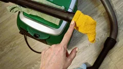 Varför du ska sätta en gammal strumpa på dammsugaren: ett enkelt trick som alla uppskattar